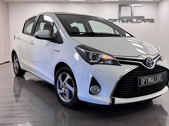 Toyota Yaris 2 of 15