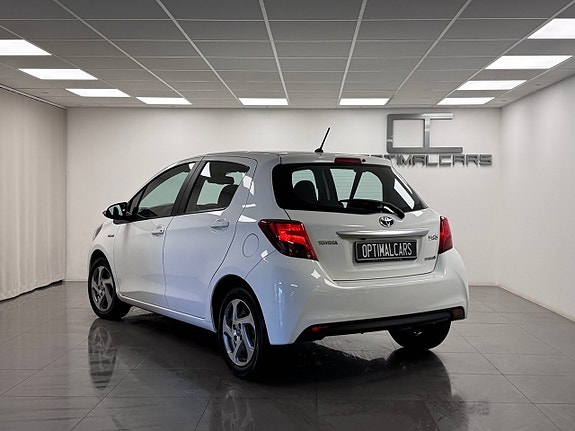 Toyota Yaris 12 of 15