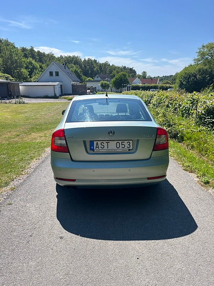 Skoda Octavia 2 of 10