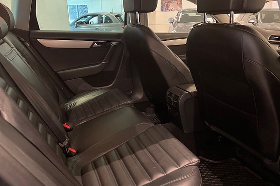 Volkswagen Passat Alltrack 21 of 26
