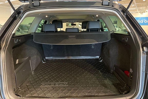 Volkswagen Passat Alltrack 23 of 26