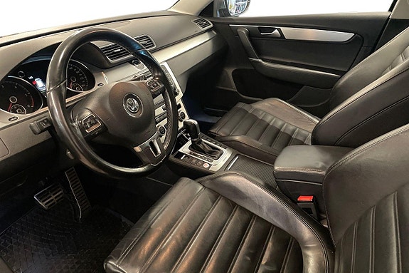 Volkswagen Passat Alltrack 9 of 26