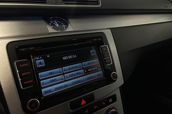 Volkswagen Passat Alltrack 16 of 26