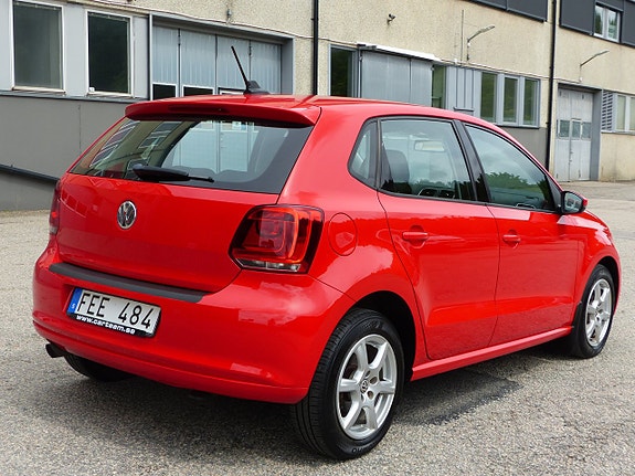 Volkswagen Polo 2 of 5