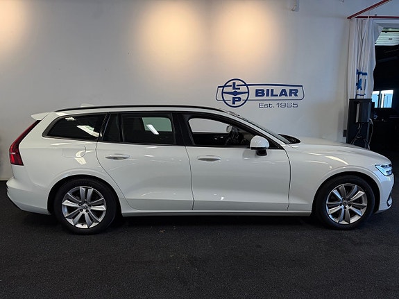 Volvo V60 2 of 26