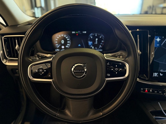 Volvo V60 8 of 26
