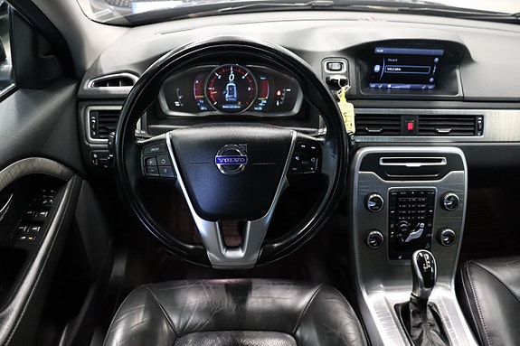 Volvo XC70 12 of 22