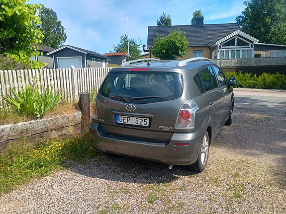 Toyota Corolla Verso 4 of 5