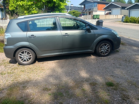 Toyota Corolla Verso 5 of 5