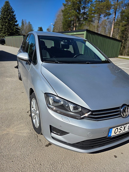 Volkswagen Golf Sportsvan 2 of 3