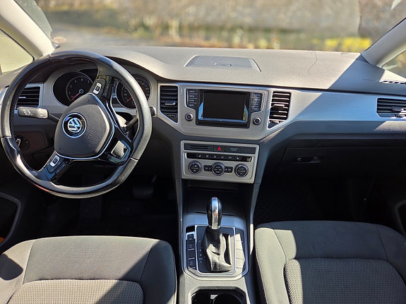 Volkswagen Golf Sportsvan 3 of 3