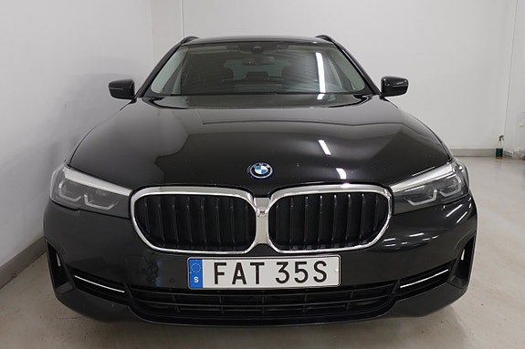 BMW 530e 2 of 5