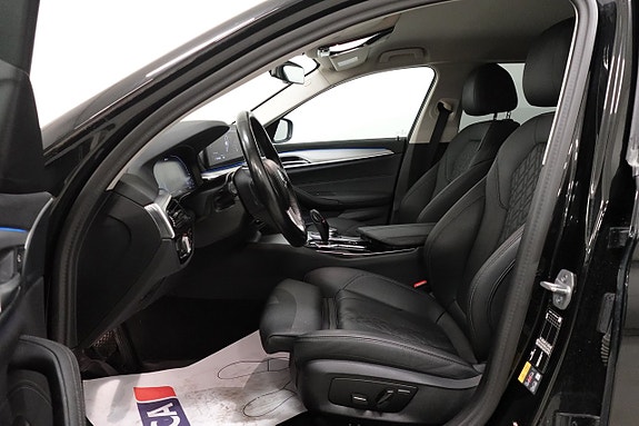 BMW 530e 4 of 5