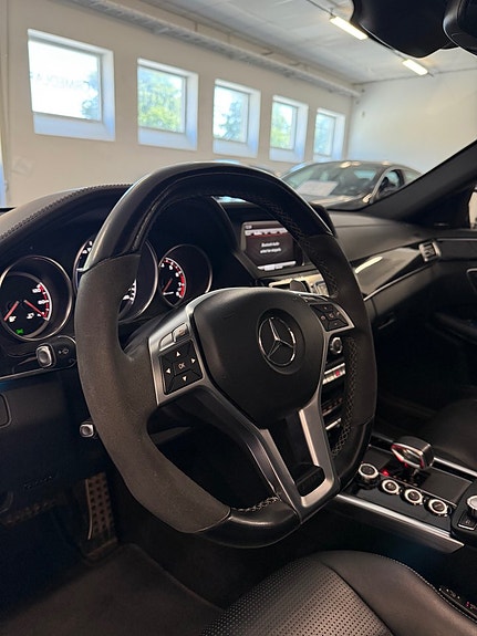 Mercedes-Benz E63 11 of 25
