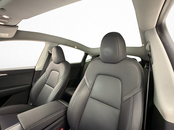 Tesla Model Y 14 of 30