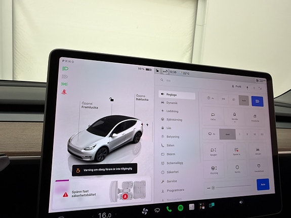 Tesla Model Y 24 of 30