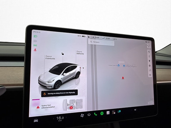 Tesla Model Y 22 of 30