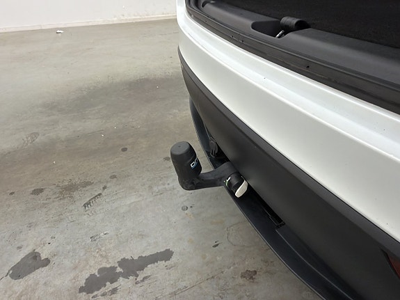 Tesla Model Y 10 of 30