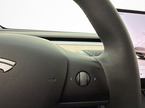 Tesla Model Y 18 of 30