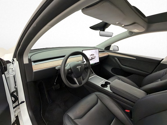 Tesla Model Y 13 of 30