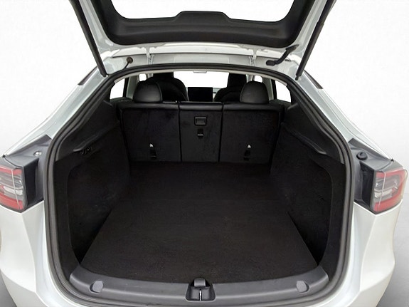 Tesla Model Y 11 of 30