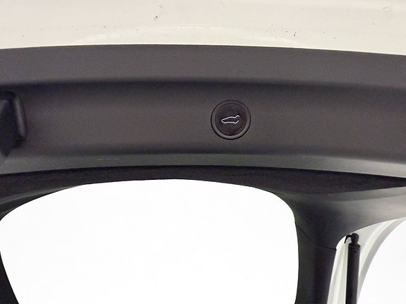 Tesla Model Y 12 of 30