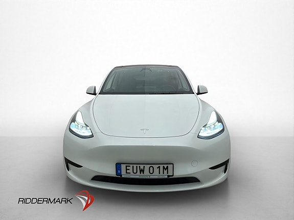 Tesla Model Y 3 of 5