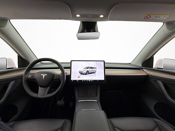 Tesla Model Y 15 of 30