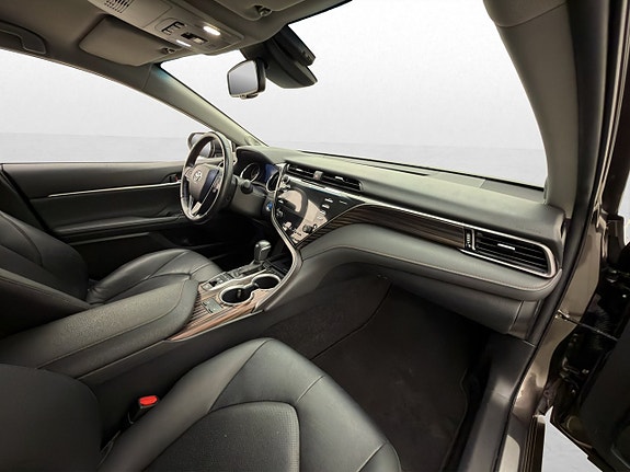 Toyota Camry 26 of 30