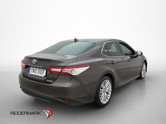 Toyota Camry 8 of 30