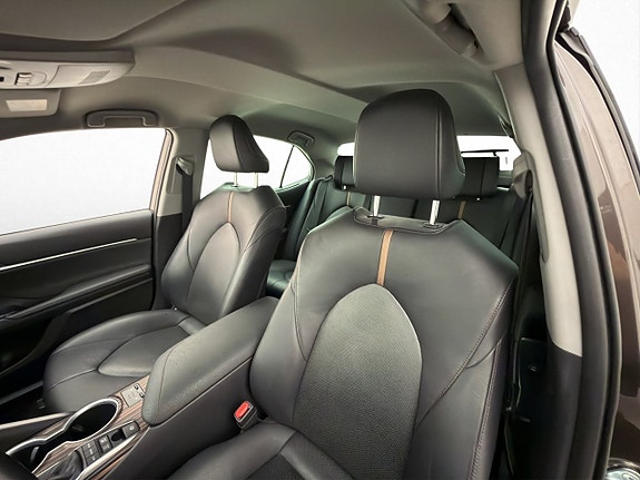 Toyota Camry 10 of 30