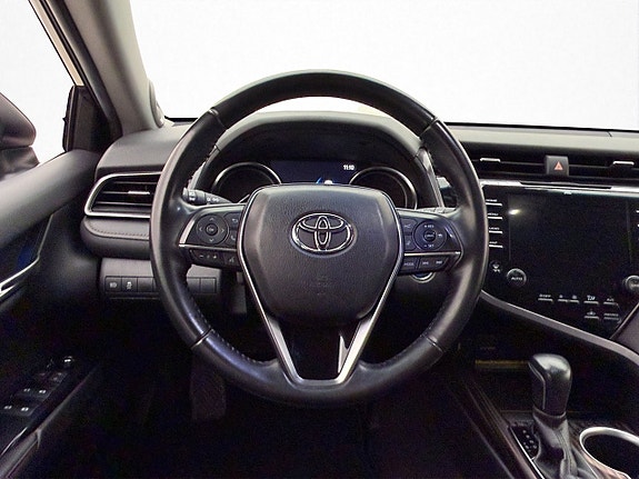 Toyota Camry 12 of 30
