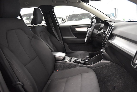 Volvo XC40 12 of 17
