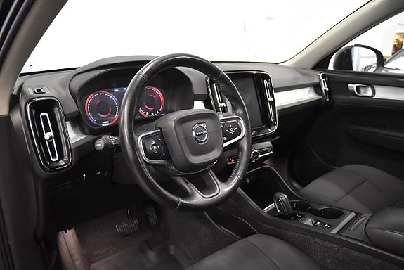 Volvo XC40 9 of 17