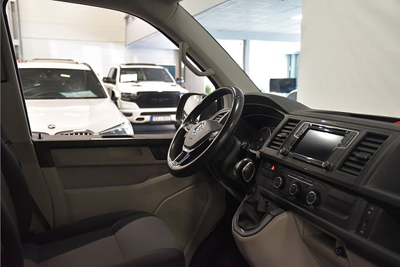 Volkswagen Transporter 8 of 17
