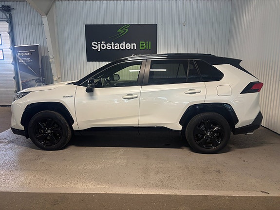 Toyota RAV4 2 of 5