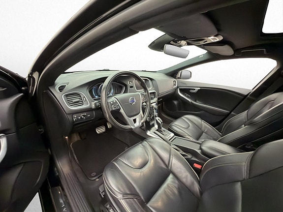 Volvo V40 8 of 28
