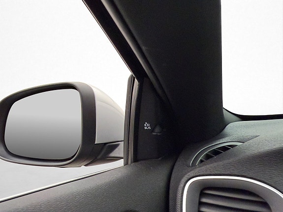Volvo V40 23 of 28