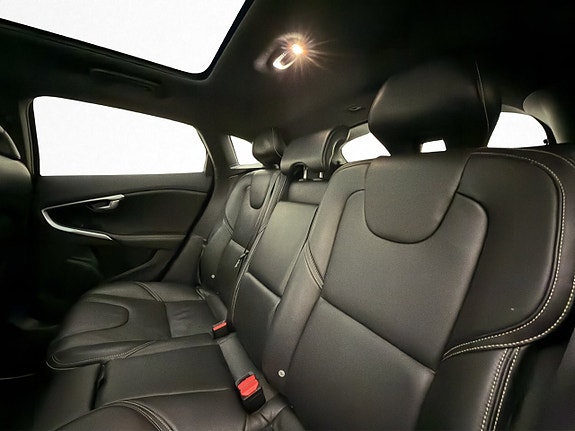 Volvo V40 13 of 28