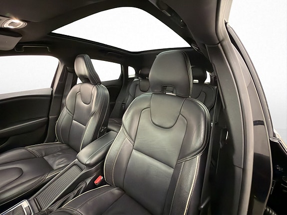 Volvo V40 9 of 28