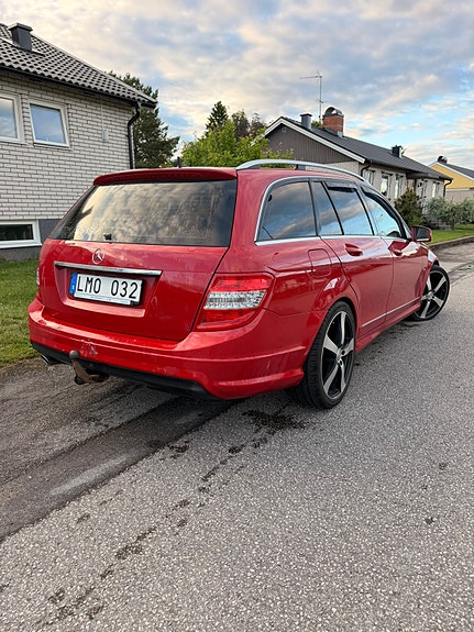 Mercedes-Benz C220 2 of 3