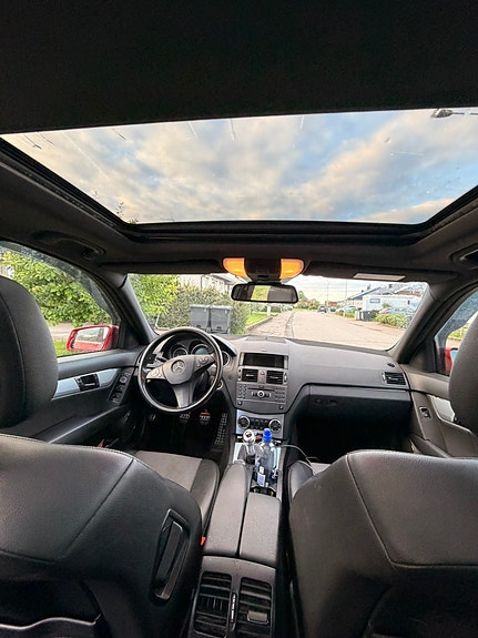 Mercedes-Benz C220 3 of 3