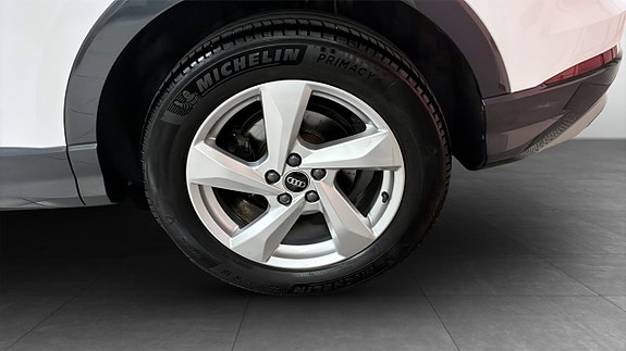 Audi Q3 6 of 13