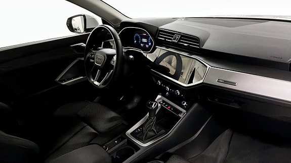 Audi Q3 11 of 13