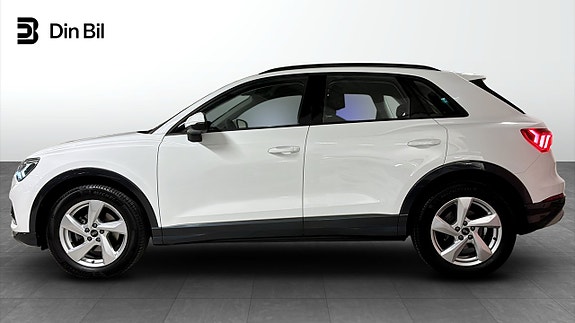 Audi Q3 2 of 5
