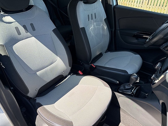 Renault Captur 3 of 5