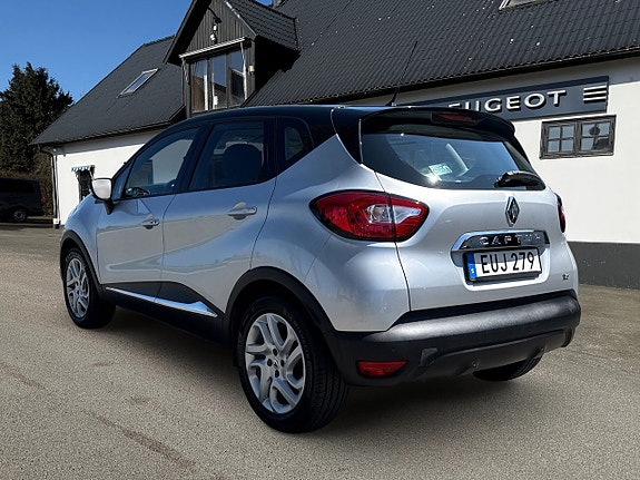 Renault Captur 2 of 5