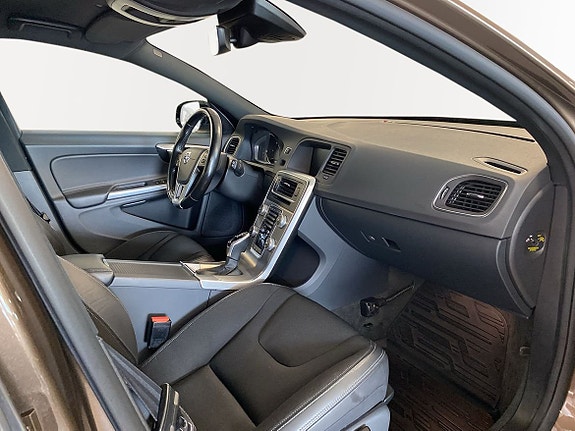 Volvo V60 Cross Country 9 of 13