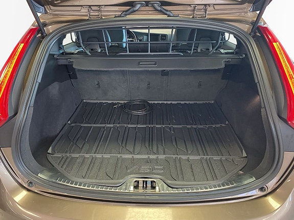 Volvo V60 Cross Country 6 of 13
