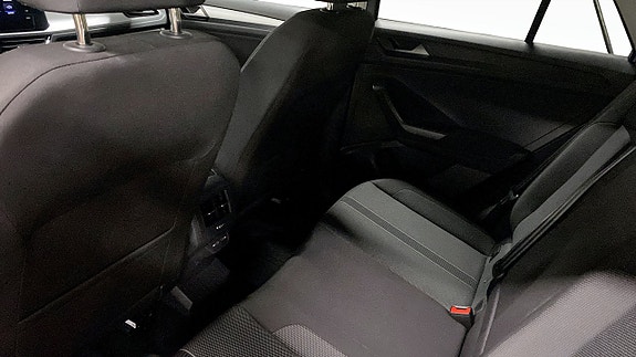 Volkswagen T-Roc 11 of 12